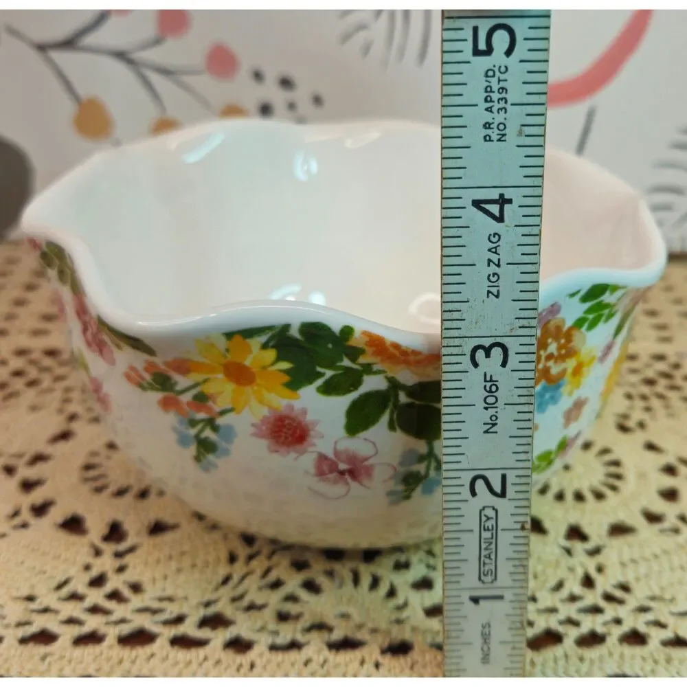 NWT Set of 4 Beautiful Floral Pattern Ruffled Salad Cereal Bowls